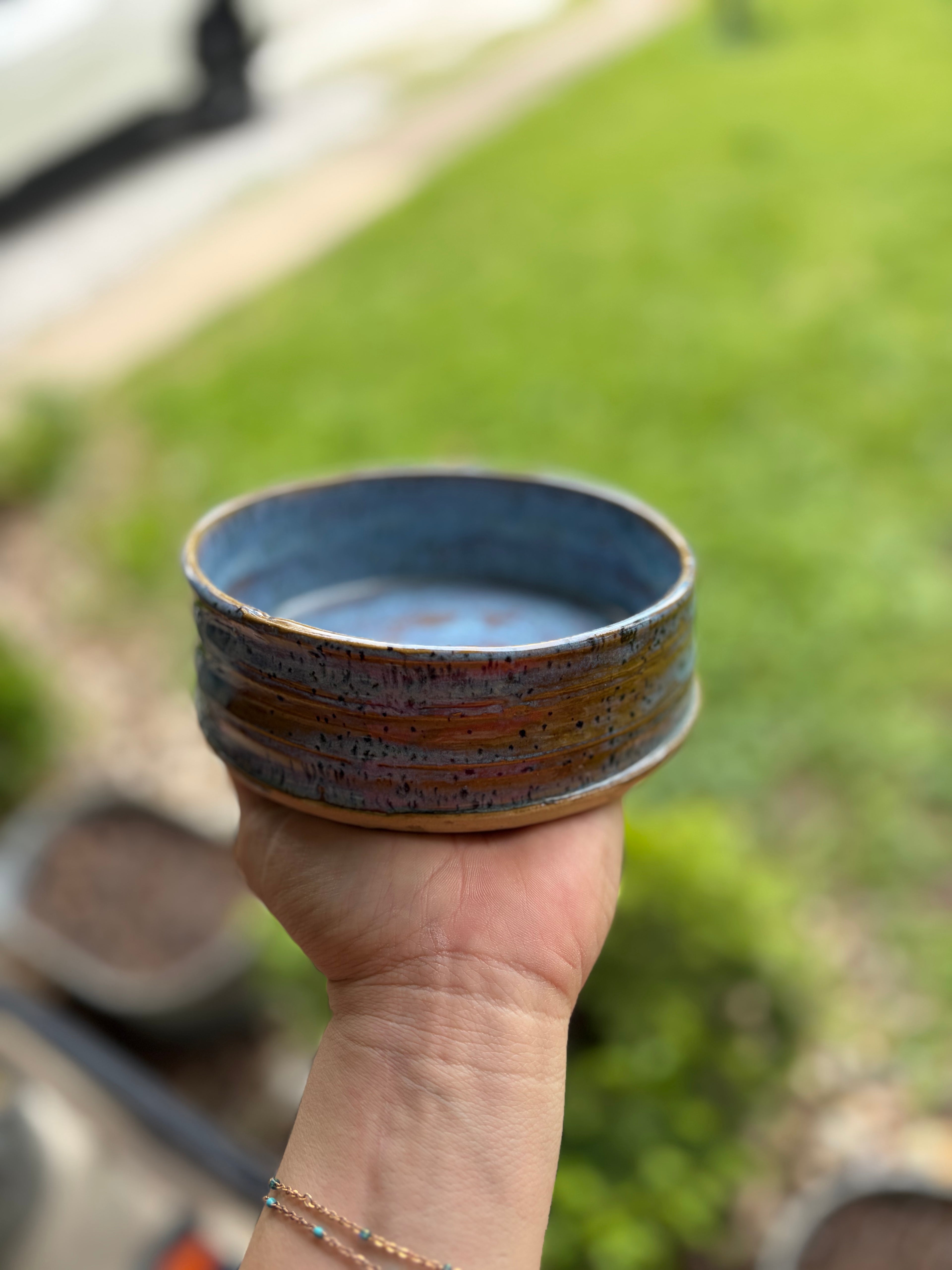 Food/water bowl