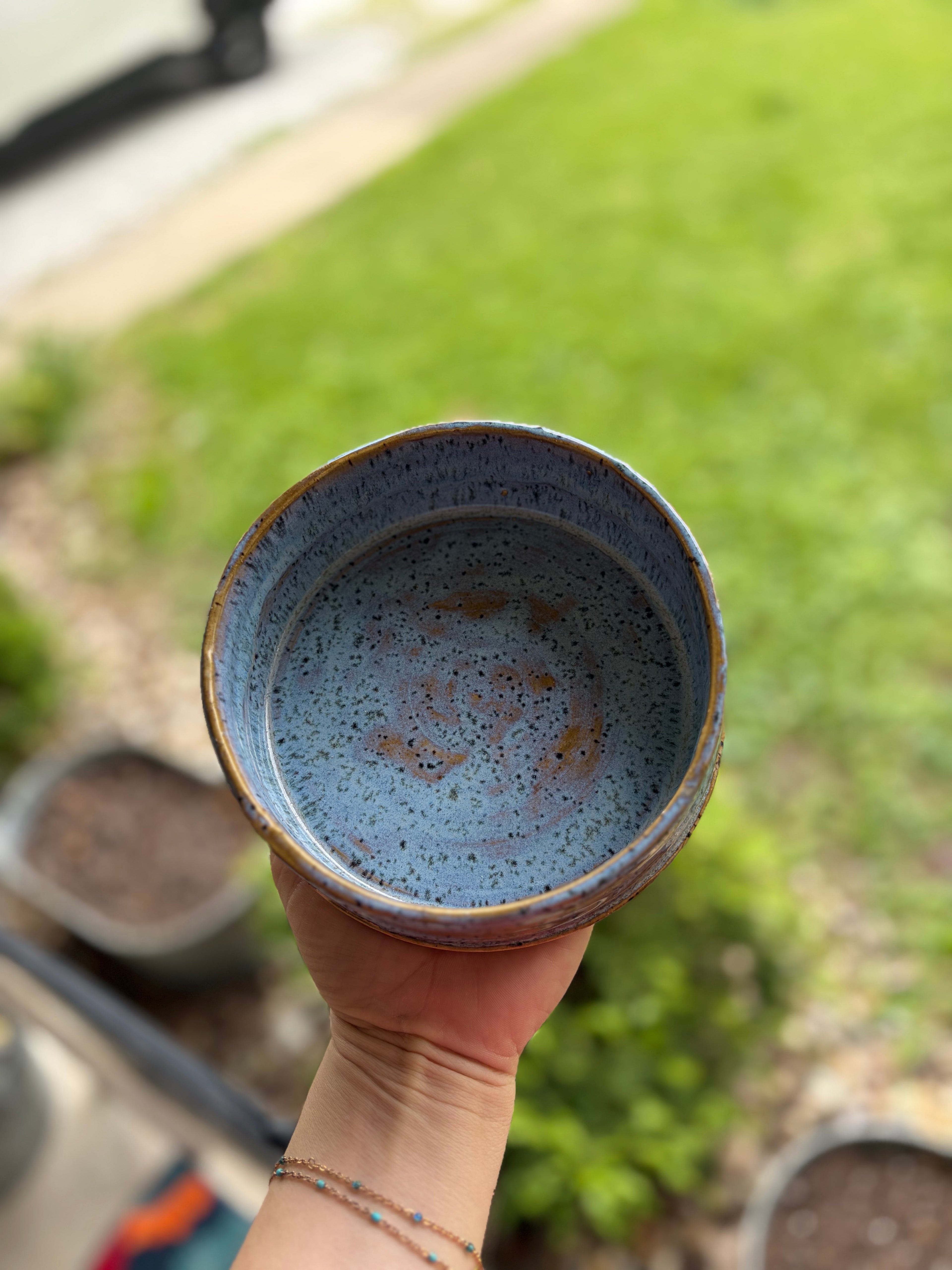 Food/water bowl